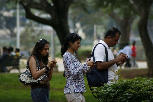 Pew: los usuarios de redes sociales y móviles en los mercados emergentes tienen redes sociales más diversas