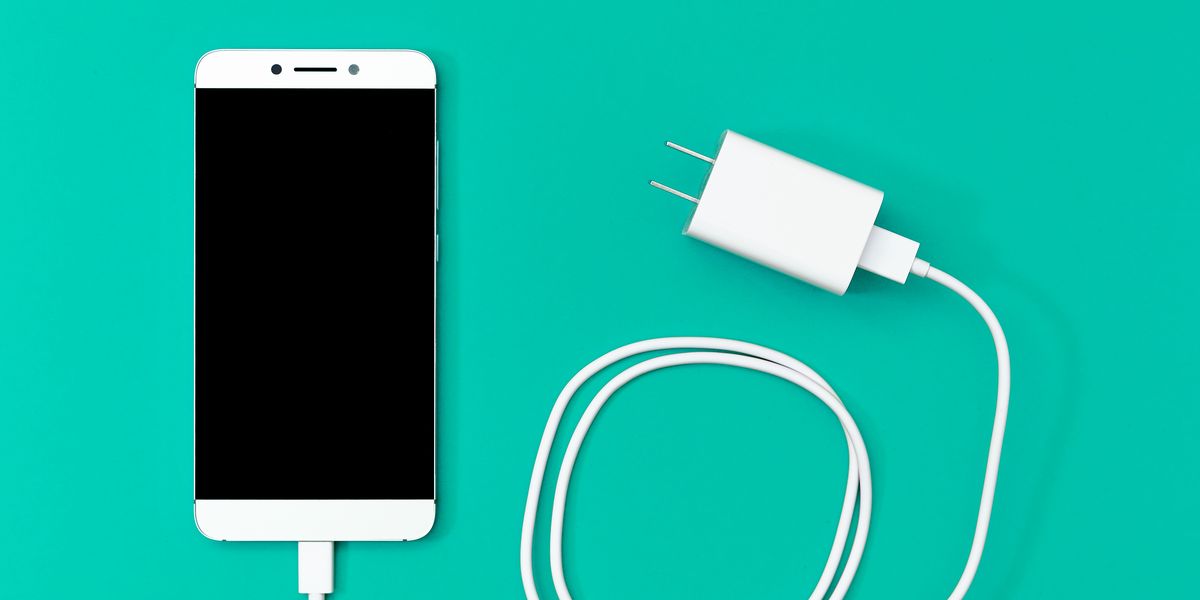 Probablemente no deberías usar un cable aleatorio para cargar tu iPhone