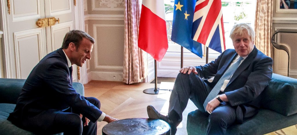 Sin tiempo para renegociar Brexit, advierte Macron a Johnson