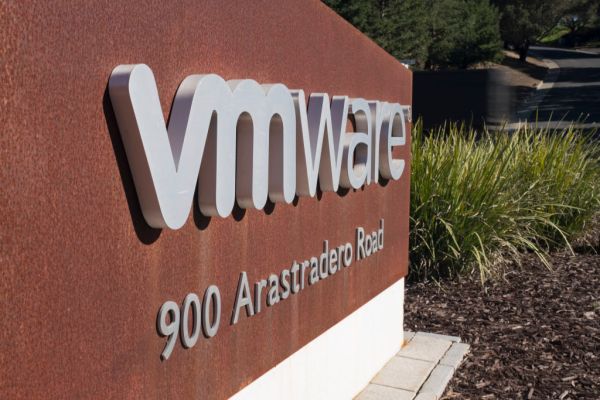 El día ajetreado en VMware terminó ayer con Ragurham como CEO y COO Poonen saliendo