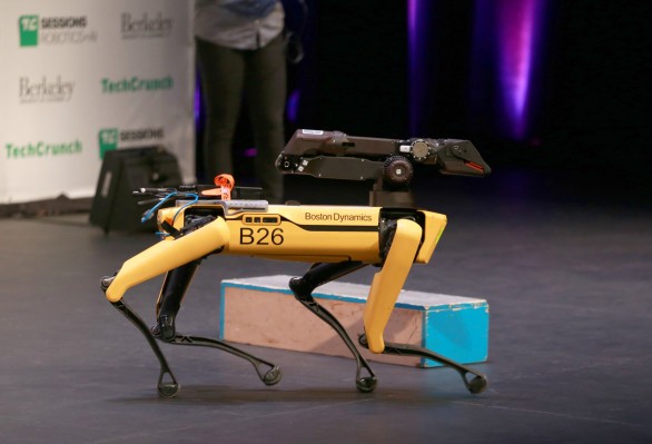 Boston Dynamics pone a la venta su Spot robótico cuadrúpedo