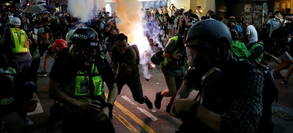 Denuncian uso excesivo de fuerza contra manifestantes en Hong Kong