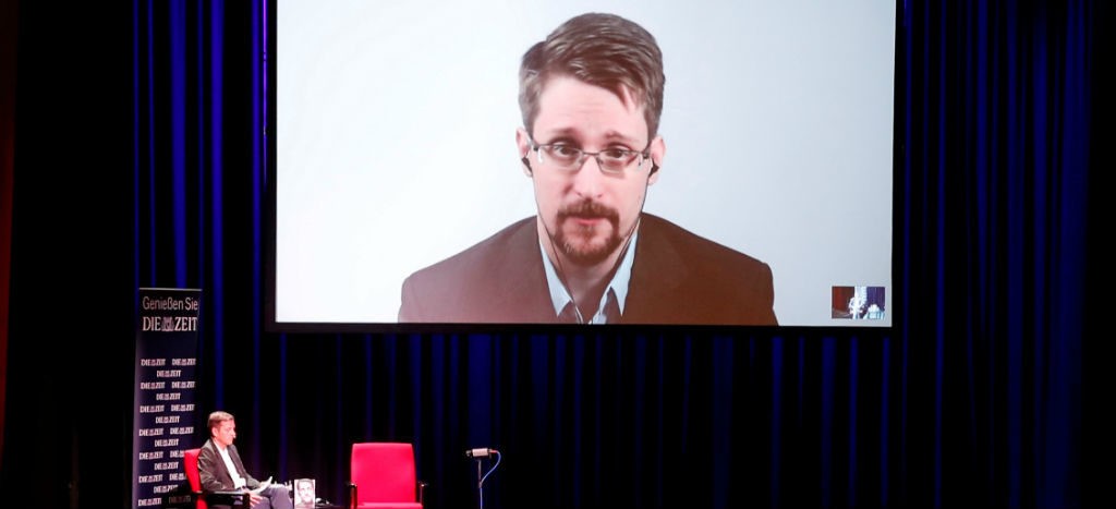 Estados Unidos demanda a Edward Snowden por publicar su libro sin enviarlo antes a la CIA y la NSA