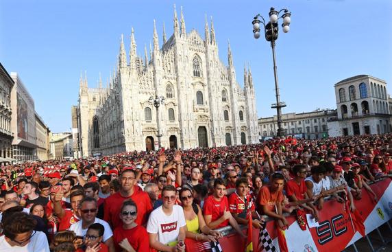 12.000 personas llenaron la Piazza del Duomo
