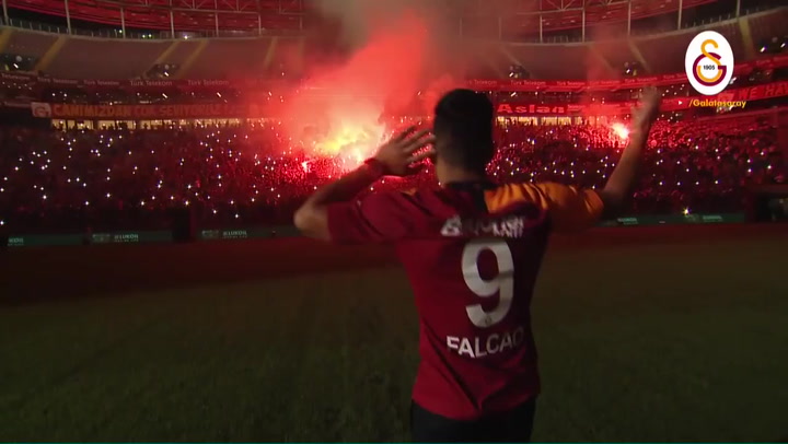 Radamel Falcao encendió el 'infierno' de Estambul en su presentación