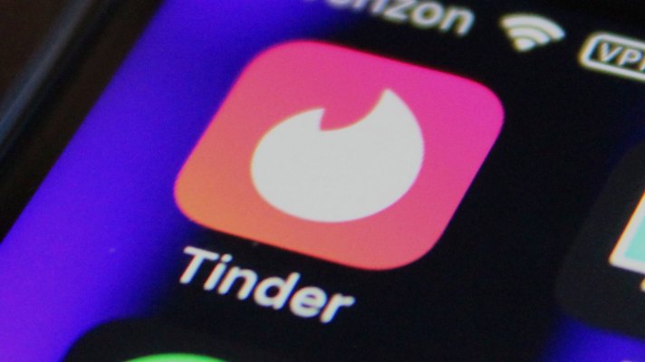 La serie interactiva de Tinder "Swipe Night" podría aportar un impulso necesario para la participación del usuario