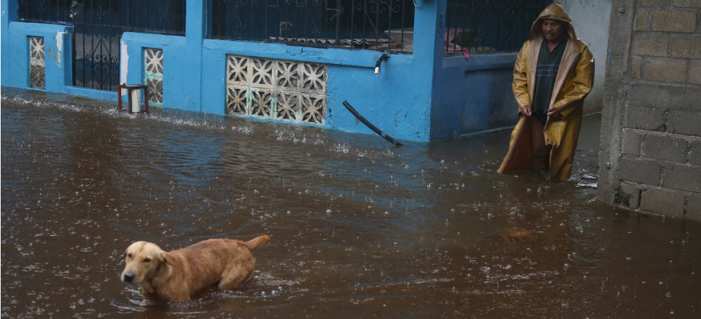 Mantienen suspendidas clases en Guerrero por inundaciones