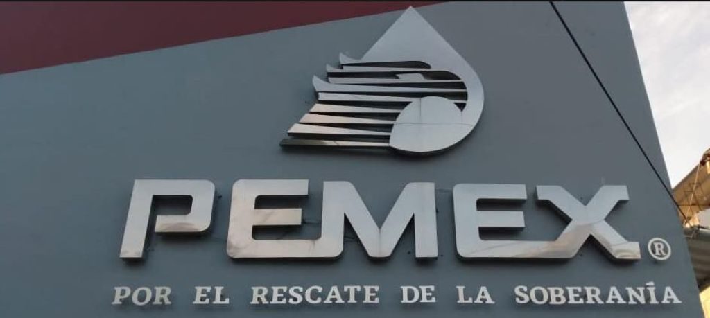 FMI urge a México a revisar plan de negocios de Pemex