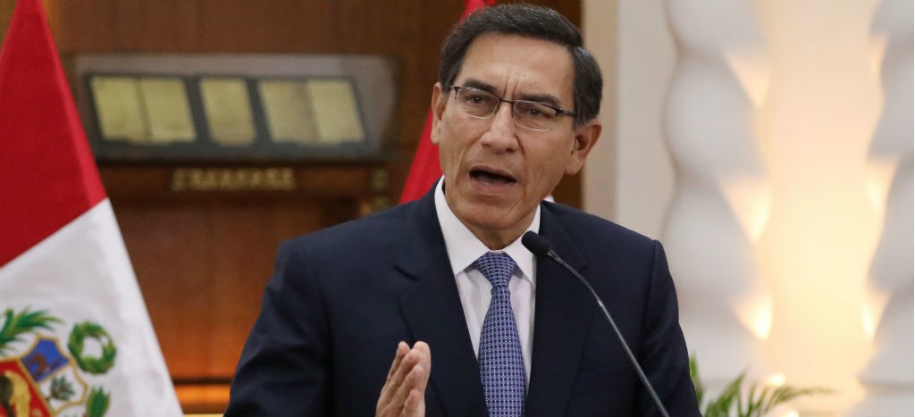 Presidente Martín Vizcarra disuelve Congreso de Perú