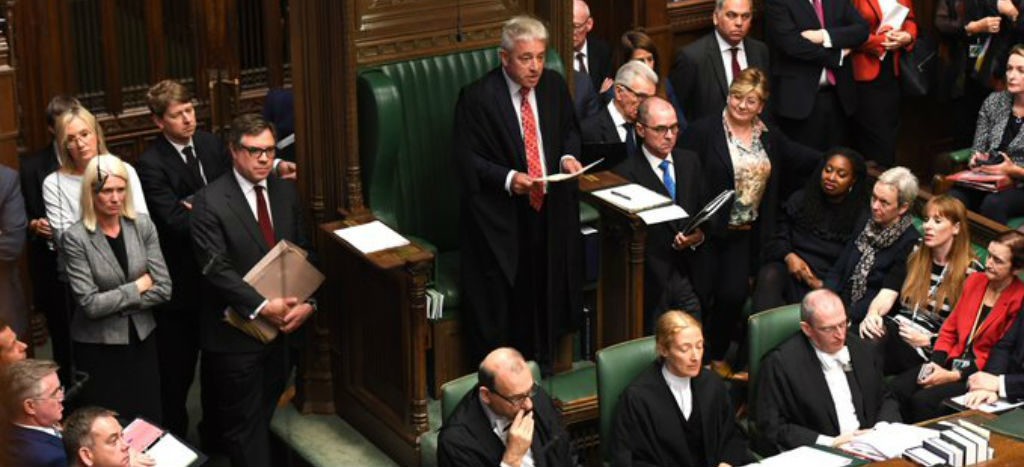 Reinicia parlamento británico sesiones con fuerte debate