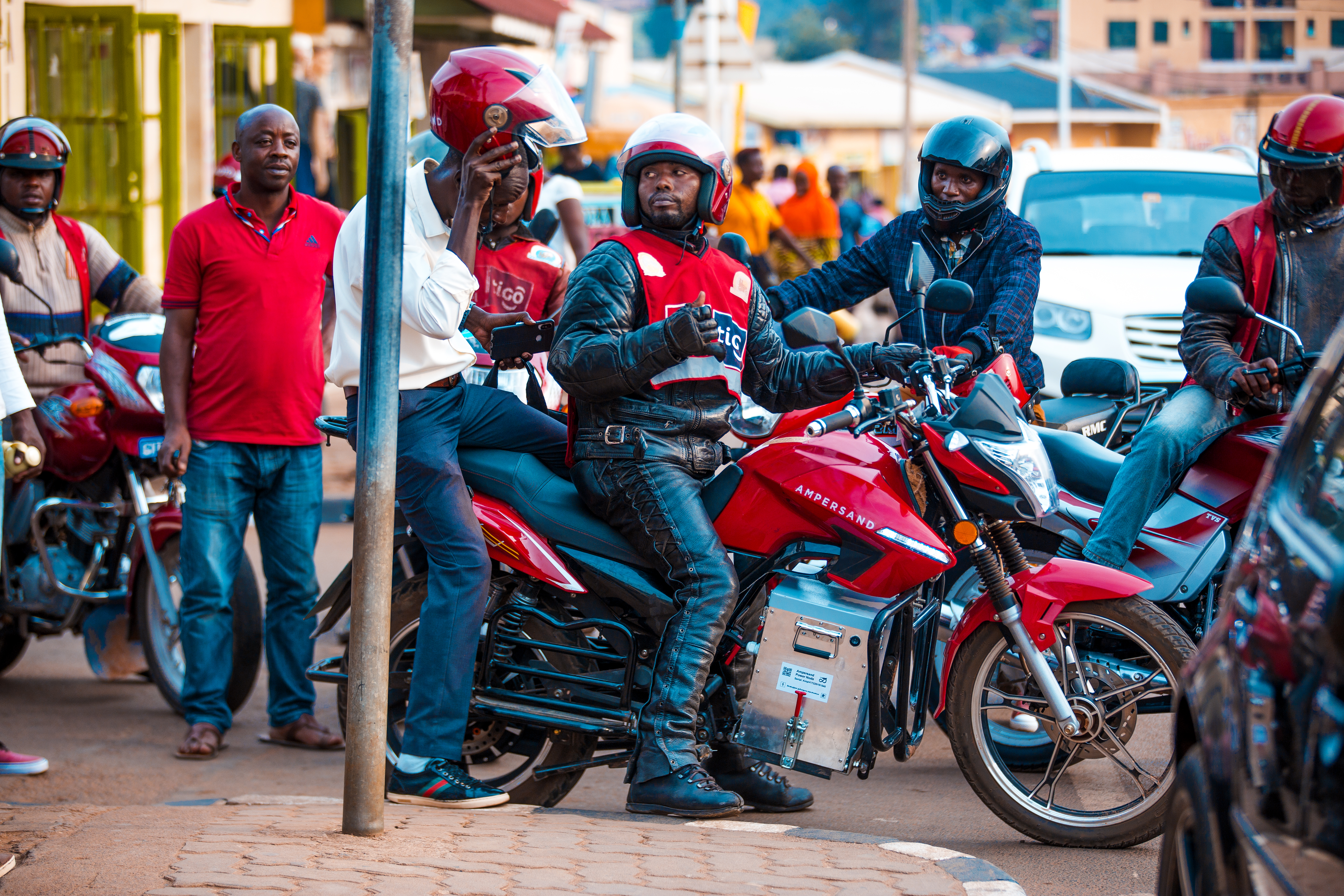Ampersand Africa e motocicleta