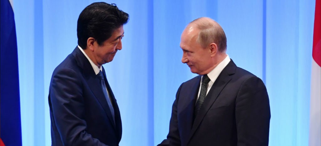 Shinzo Abe busca reunirse con Putin para diálogo de paz