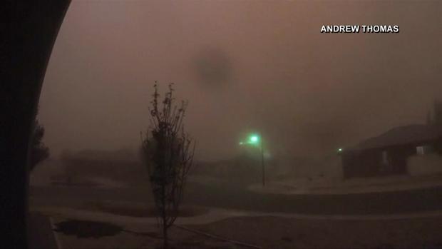 [TLMD - LV] Gigantesca tormenta de arena envuelve a poblado en Australia