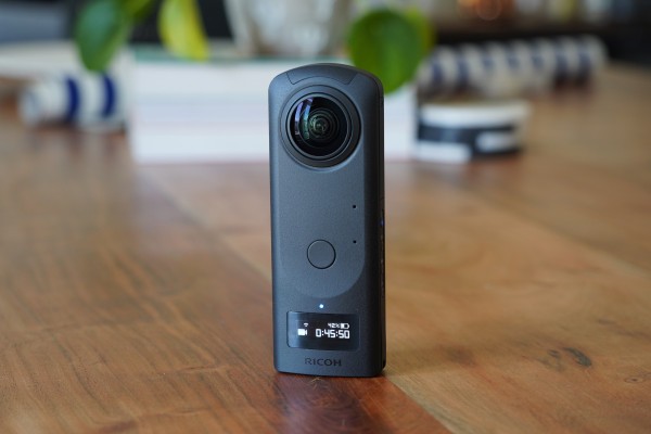 Theta Z1 de Ricoh es la primera cámara 360 de consumo verdaderamente premium