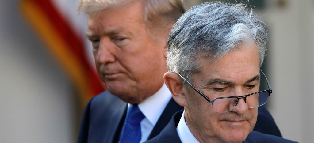 Trump pide a la Fed que baje tasas de interés a “cero o menos”