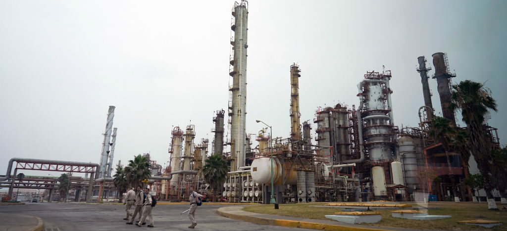 “Capacidad productiva de las refinerías pasó del 38% al 50%”: AMLO