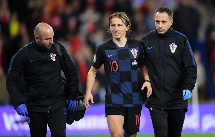 Modric se retira lesionado del duelo entre Croacia y Gales