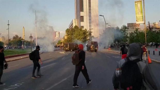 [TLMD - NATL] Tres muertos tras disturbios en Santiago de Chile