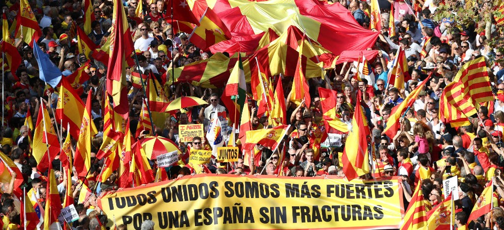 Constitucionalistas marchan en Barcelona contra independentismo
