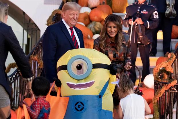 [TLMD - NATL] ¿Y mis dulces? Video viral de Trump y Melania en su Halloween 