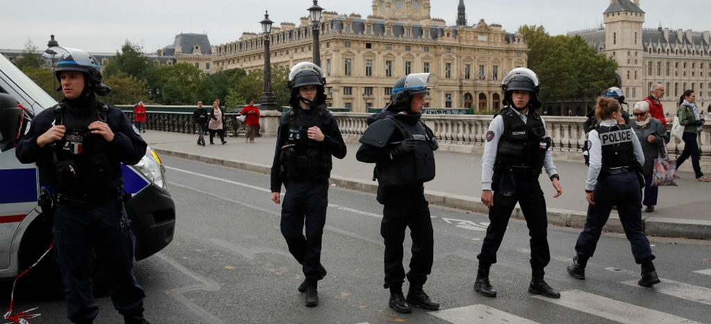 Ataque con cuchillo en el cuartel general de la policía en París deja cuatro muertos | Video