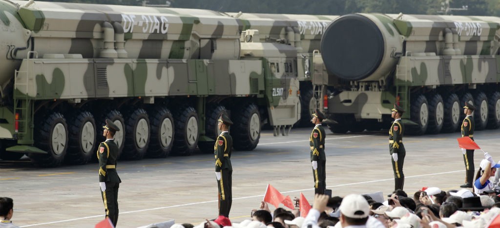 China presume su misil más poderoso en el 70 aniversario de su fundación | Video