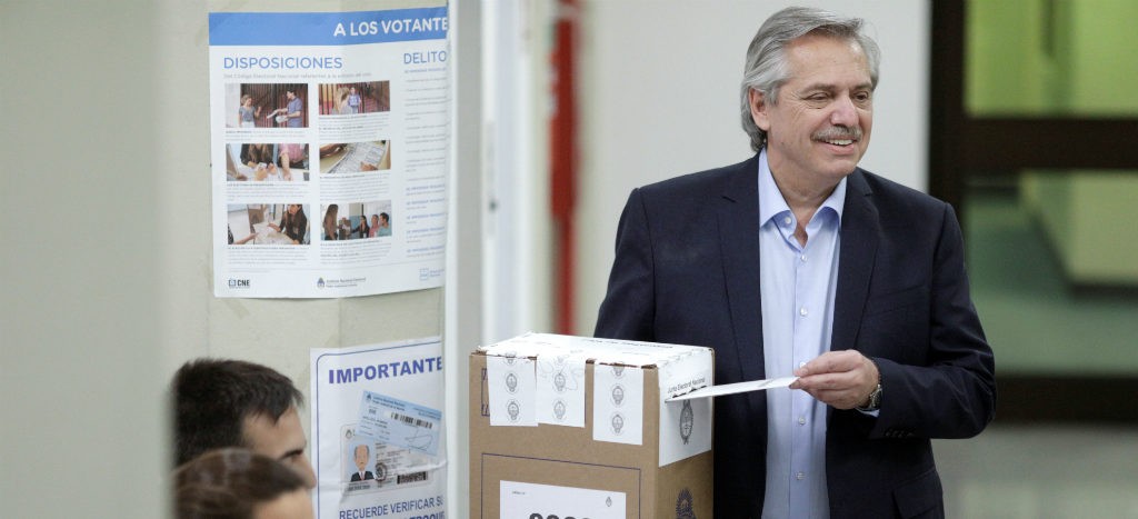 Cierran urnas en Argentina; medios locales dan ventaja a Alberto Fernández