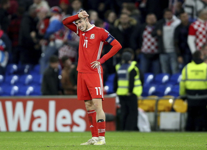 Gareth Bale acaba el partido de Gales ante Croacia cojeando