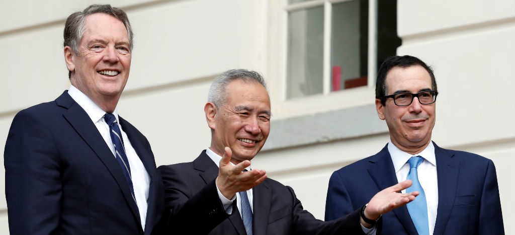 En busca de una tregua en la “guerra” con China, Trump se reunirá con enviado comercial, Lui He