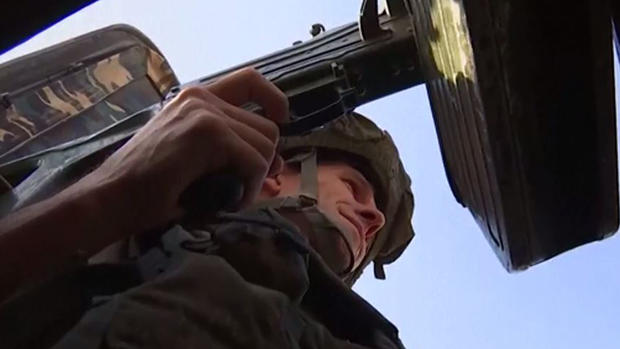 Con los pelos de punta: patrulla rusa recorre ''la zona de la muerte''