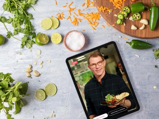 Amazon regala un año gratis de clases de cocina en vivo y a pedido en la aplicación Food Network Kitchen
