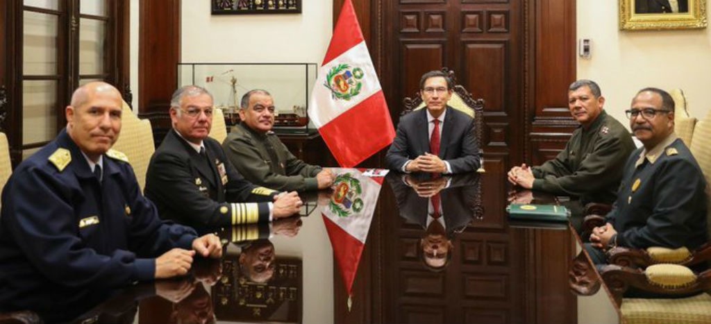 Fuerzas Amadas y Policía de Perú respaldan a Martín Vizcarra tras disolución del Congreso