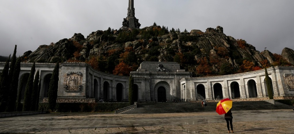 Inicia exhumación de Franco en el Valle de los Caídos