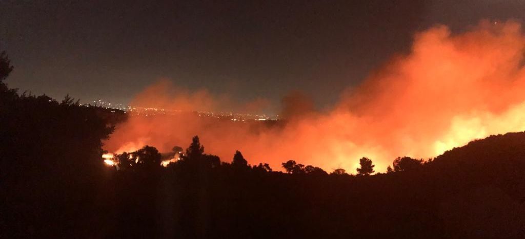 Kate del Castillo desaloja su casa por incendios en Los Ángeles | Video