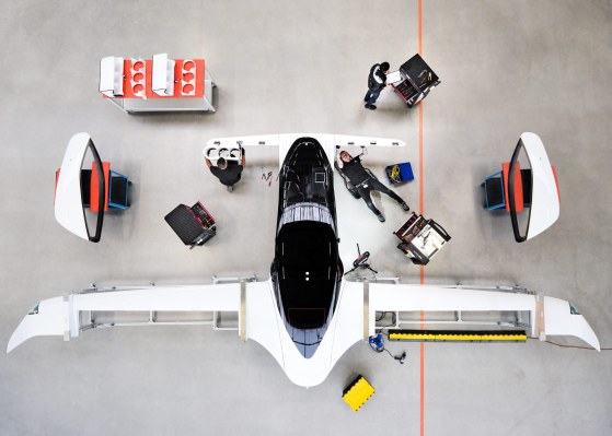 Lilium lanza nuevas imágenes de vuelo y detalla los planes de fábrica para el lanzamiento 2025
