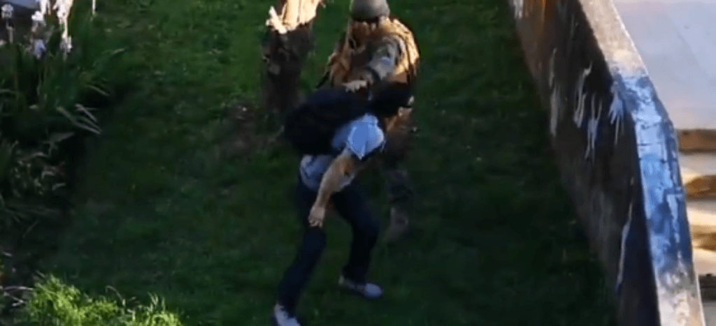 Militar dispara a corta distancia en la pierna a ciudadano y luego lo somete, en Chile | Videos