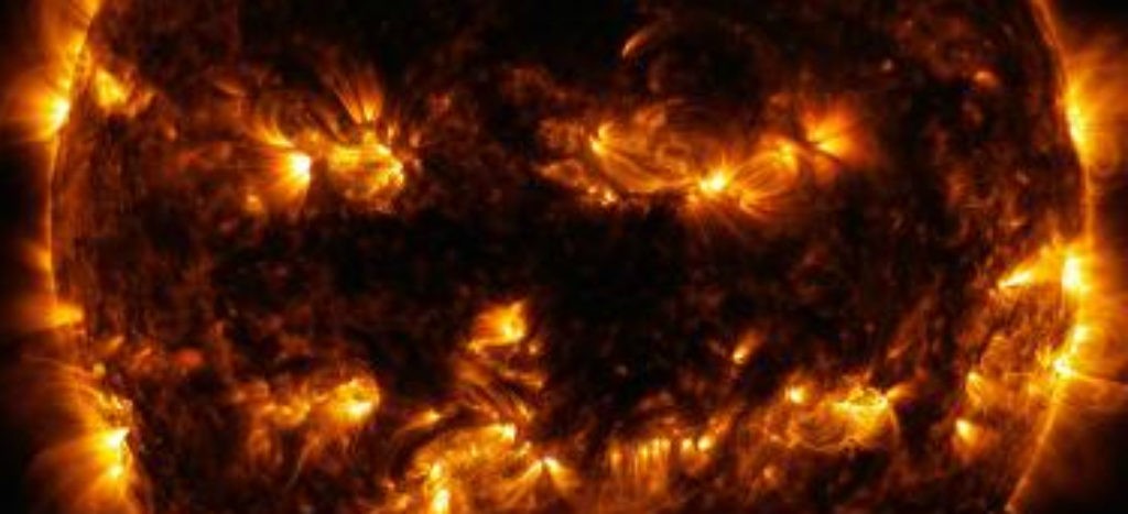 NASA publica foto del Sol en la que parece ¡calabaza de Halloween!