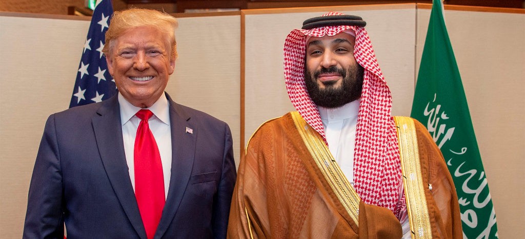 Príncipe heredero saudí felicitó a Trump por muerte de líder de ISIS; él reconoce labor de can que participó en misión
