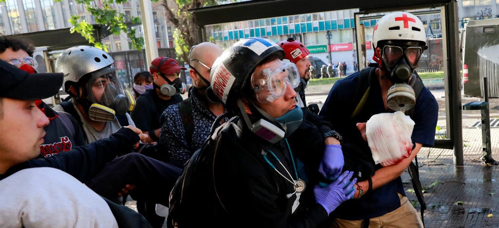 Reportan violentos enfrentamientos entre la policía y manifestantes en Chile