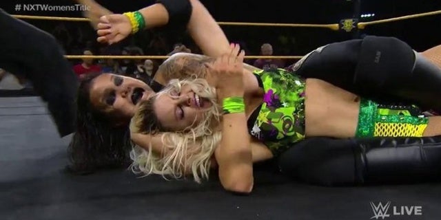 Shayna Baszler de NXT retiene el campeonato femenino de NXT en un duro combate