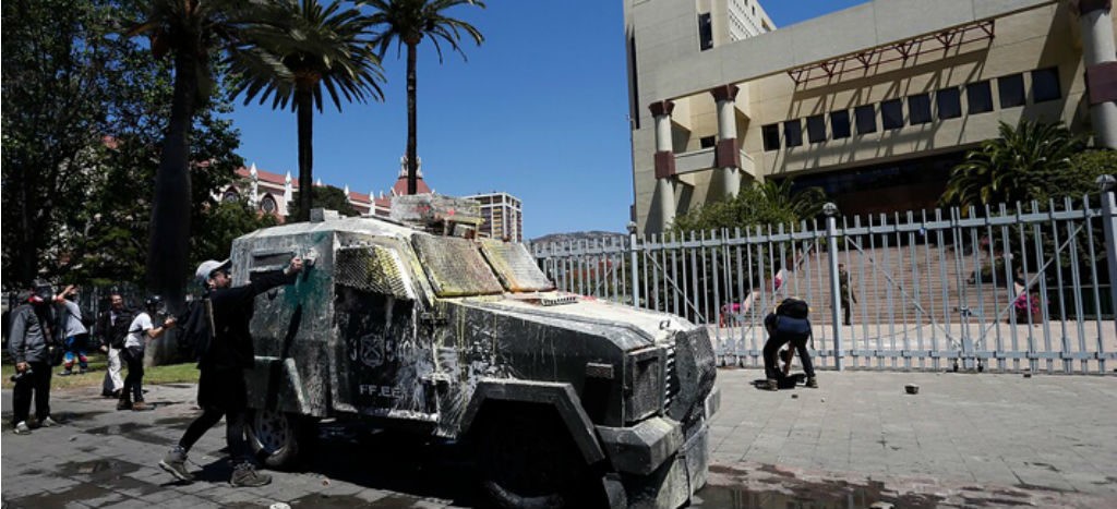 Suspenden actividades en Congreso de Chile tras protestas en Valparaíso