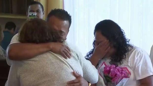 [TLMD - LV] Estallan en lágrimas: emotivo reencuentro de inmigrantes con familias