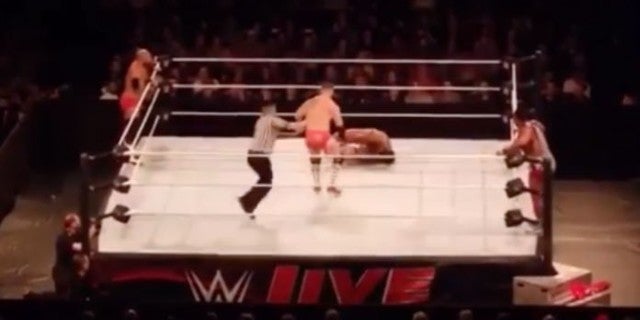 Xavier Woods comparte imágenes de la lesión en el evento en vivo de WWE Australia