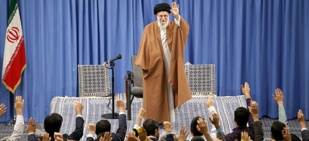 Alí Jamenei, líder supremo de Irán, culpa a EU de “conspiración”