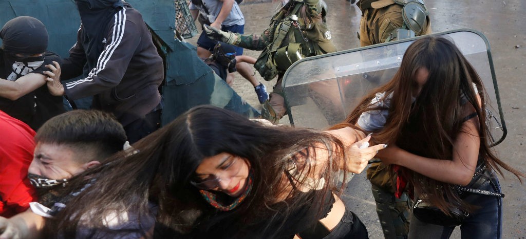 Denuncian violencia sexual contra al menos 64 mujeres y niñas en protestas chilenas