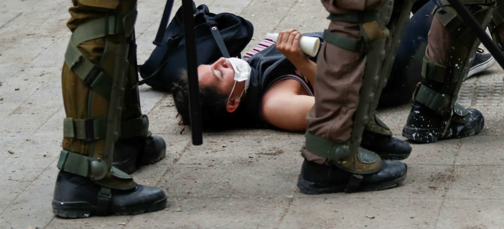 Expertos de la ONU condenan uso excesivo de la fuerza y violencia sexual contra manifestantes en Chile