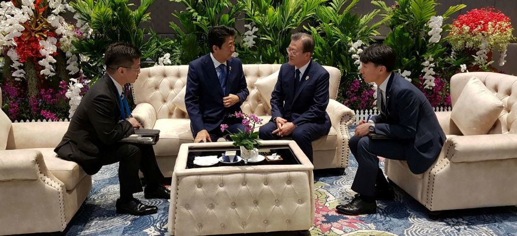 Líderes de Corea del Sur y Japón acuerdan resolver sus diferencias