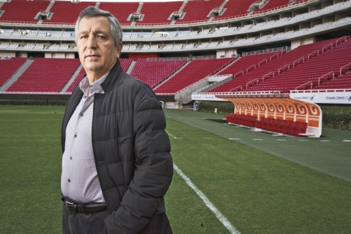 Muere Jorge Vergara dueño de Las Chivas Rayadas, sufría cáncer, hay luto en el futbol mexicano