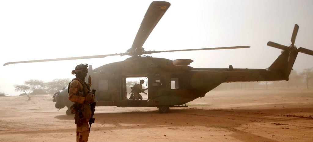 Mueren 13 soldados franceses, al chocar dos helicópteros, en operación contra yihadistas en Mali