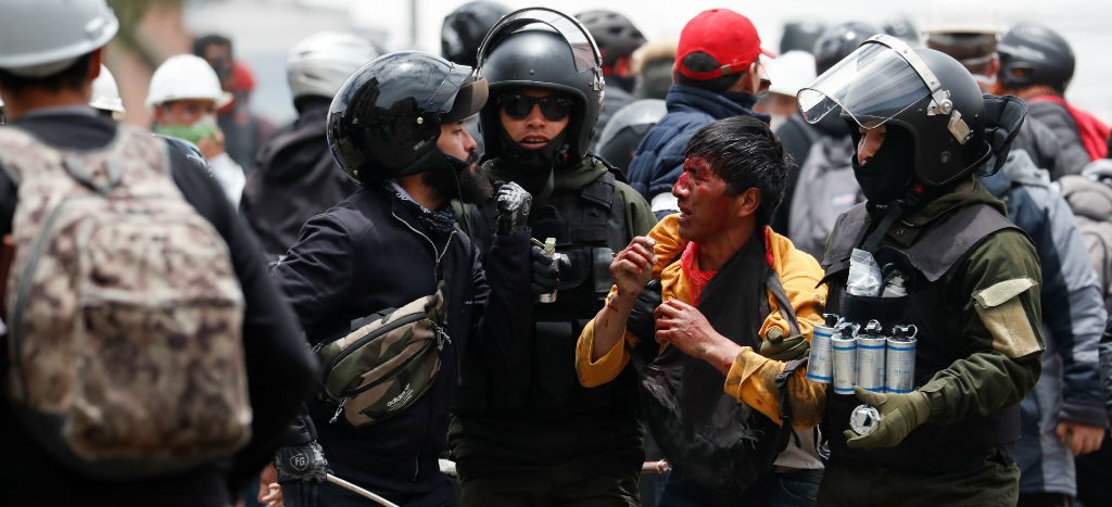 Policía Boliviana se dice rebasada; salen Fuerzas Armadas a las calles